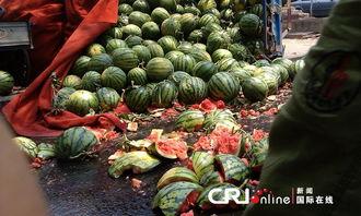 郓城利民街吃瓜,夏日吃瓜盛宴,品味民俗风情